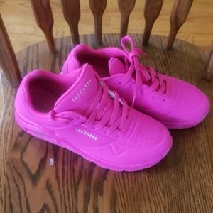 Hot pink Sketchers